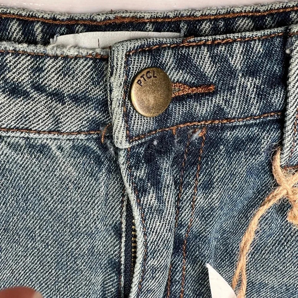 PTCL Women's Distressed High-Rise Denim Mid Thigh Shorts Blue Size 28 - Picture 5 of 13